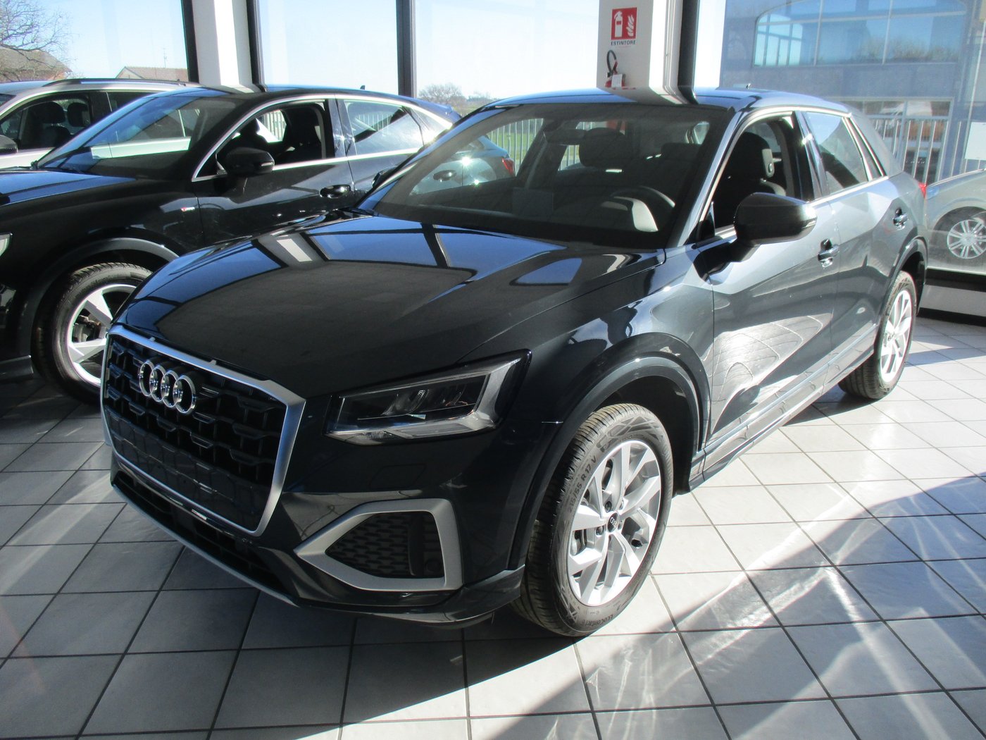 Auto usata garantita esposta nello showroom Next Car
